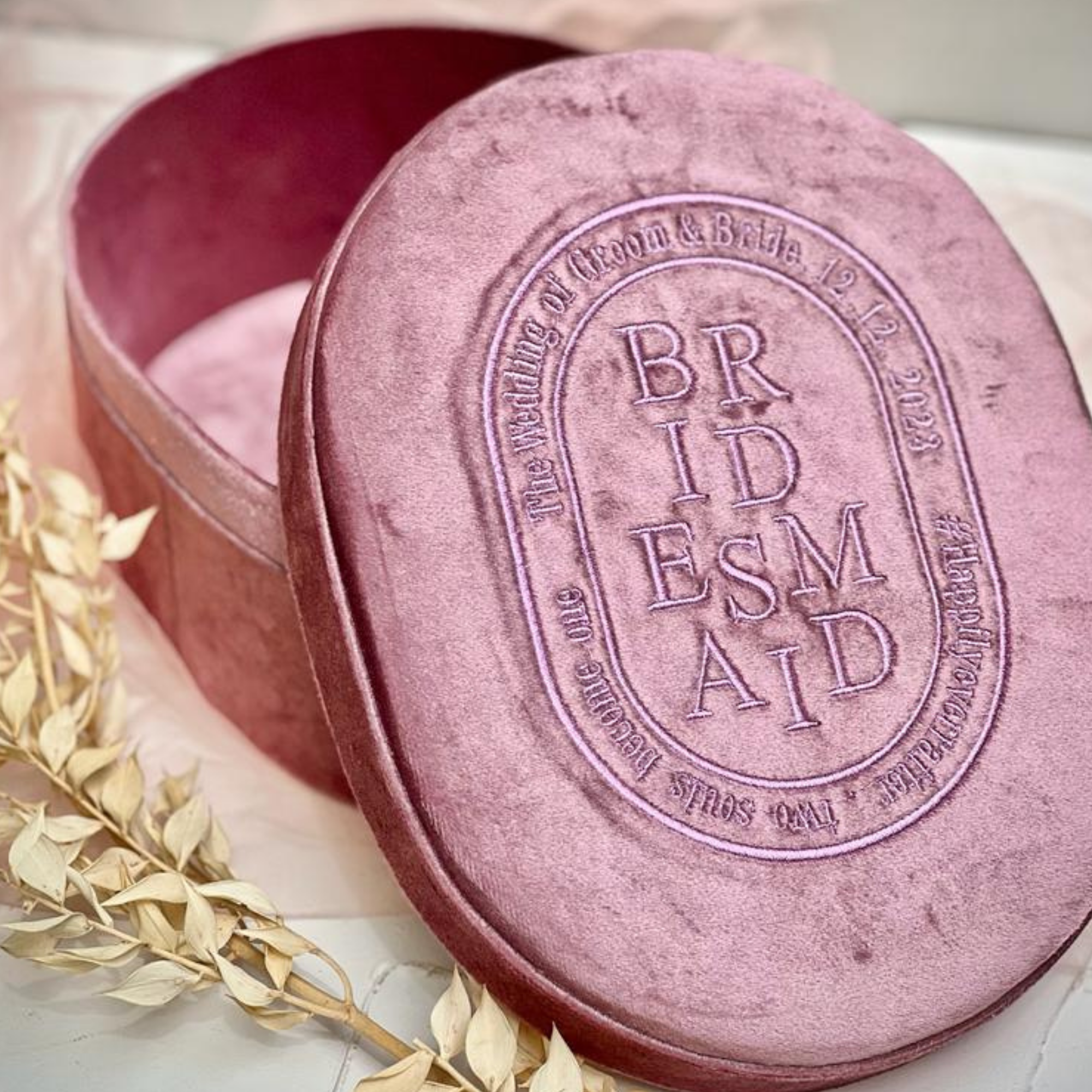 Custom Elegant Oval Velvet Box