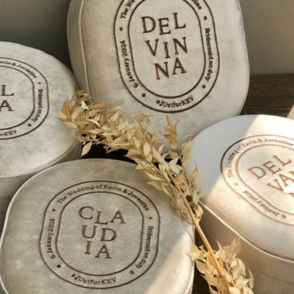 Custom Elegant Oval Velvet Box