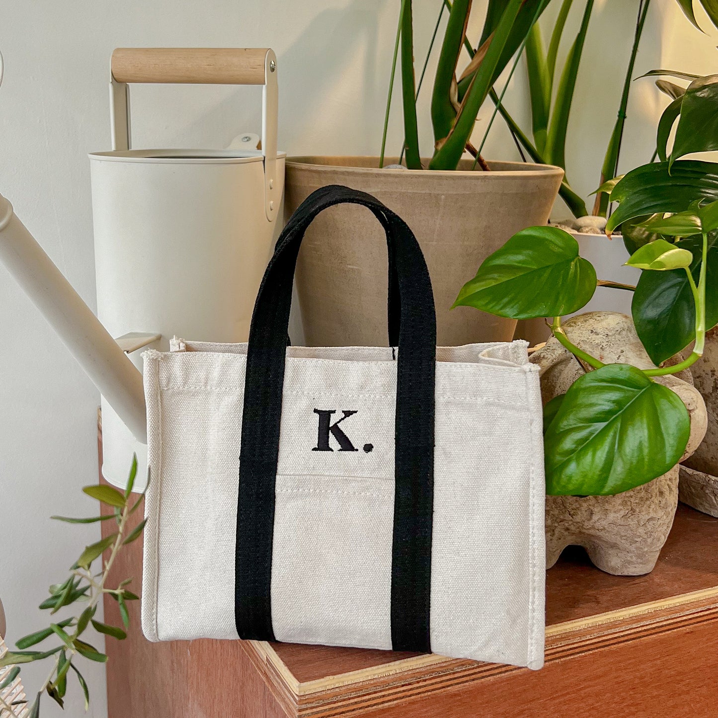 Made in Korea 定制黑帶刺繡字母小帆布袋