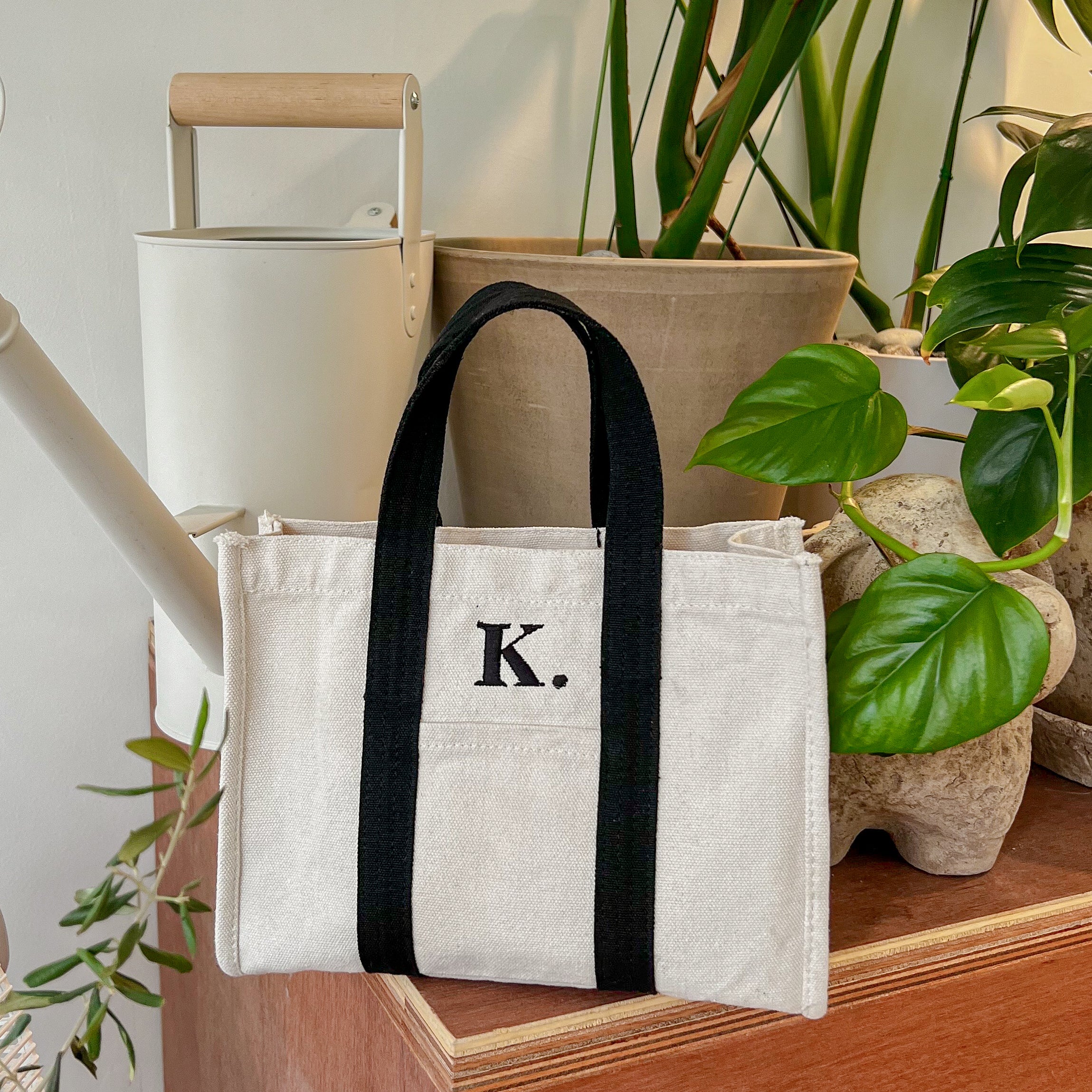 Made in Korea 定制黑帶刺繡字母小帆布袋