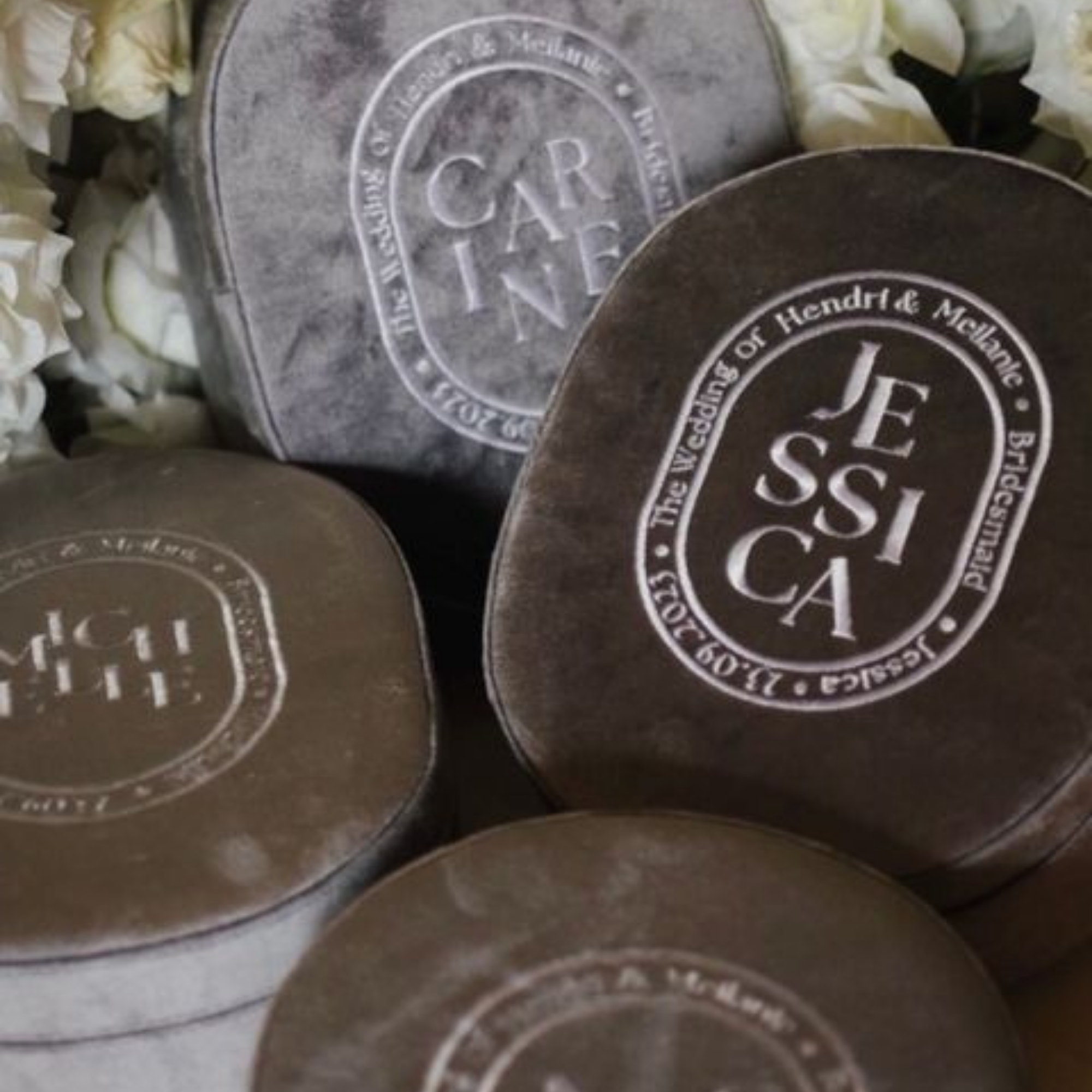 Custom Elegant Oval Velvet Box