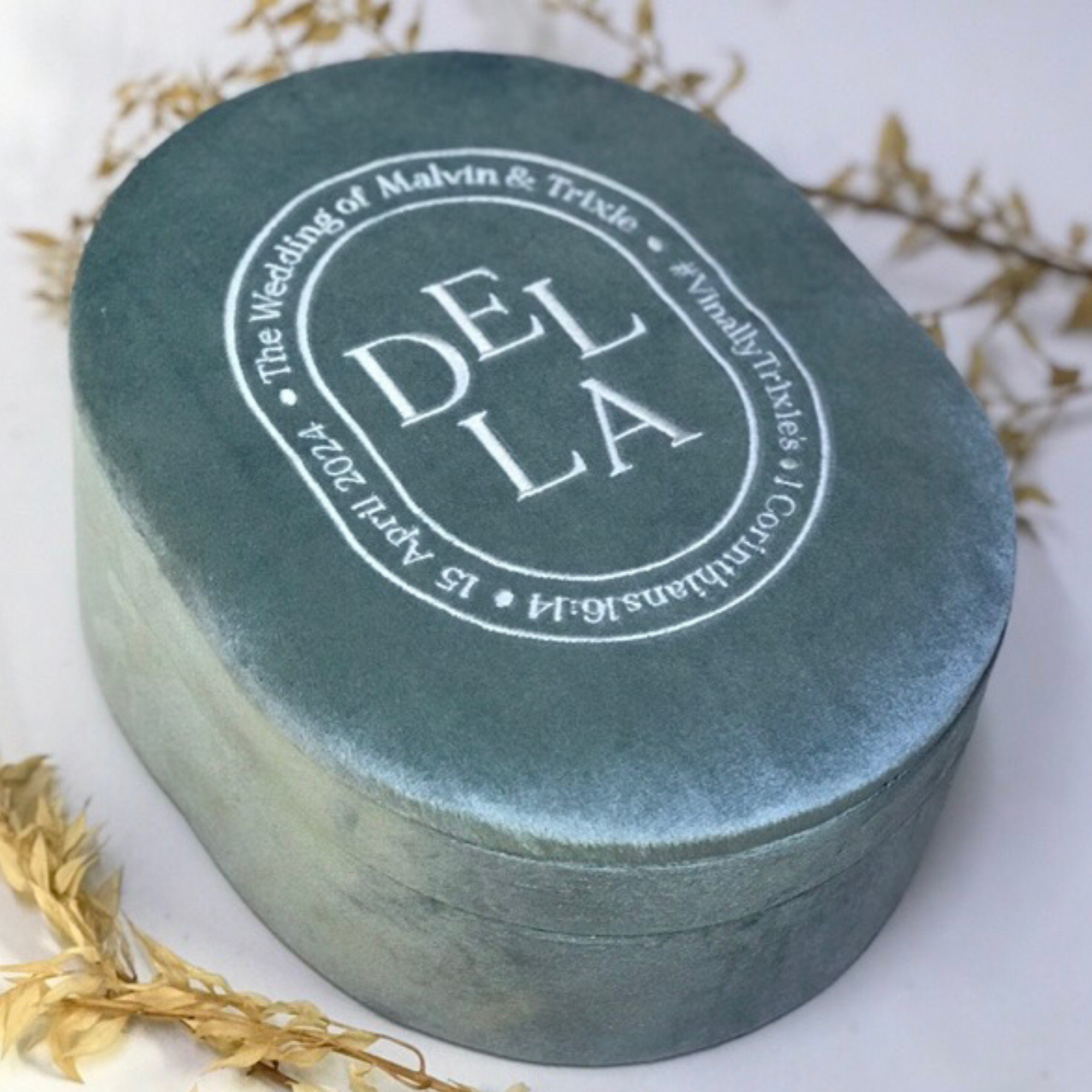 Custom Elegant Oval Velvet Box