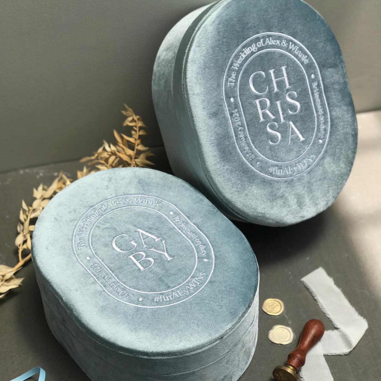 Custom Elegant Oval Velvet Box