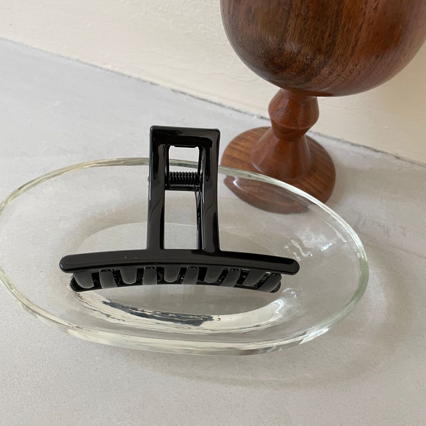 Simple and versatile one word hairpin