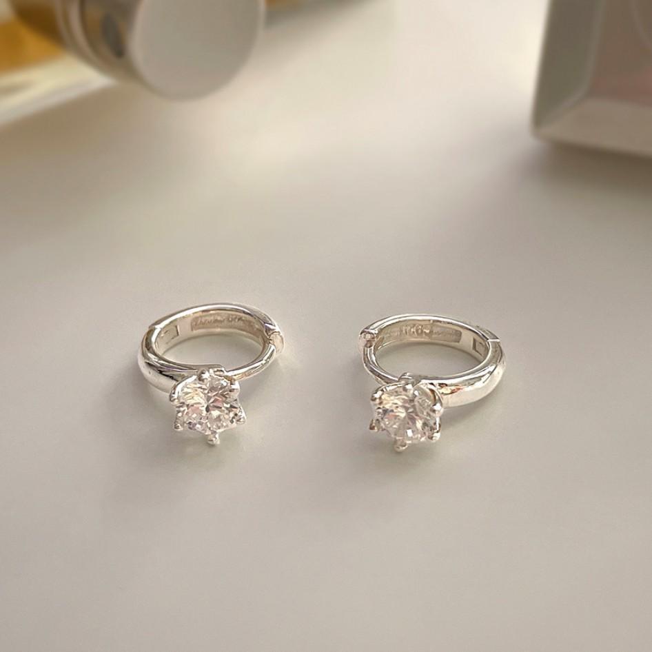 6-Claw Flash Diamond 925 Silver Earrings